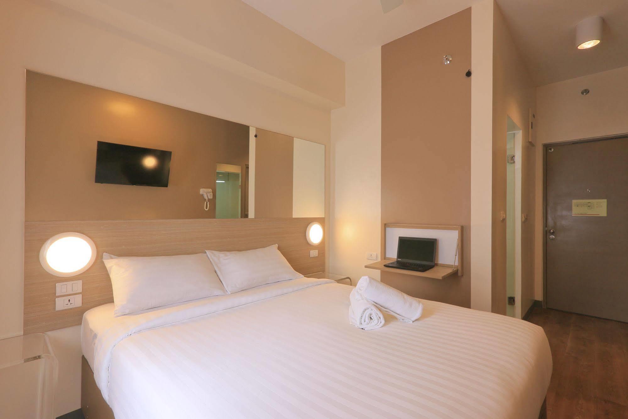 Red Planet Makati Amorsolo Makati City Ngoại thất bức ảnh