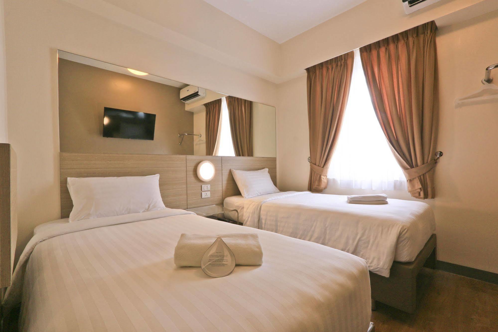 Red Planet Makati Amorsolo Makati City Ngoại thất bức ảnh